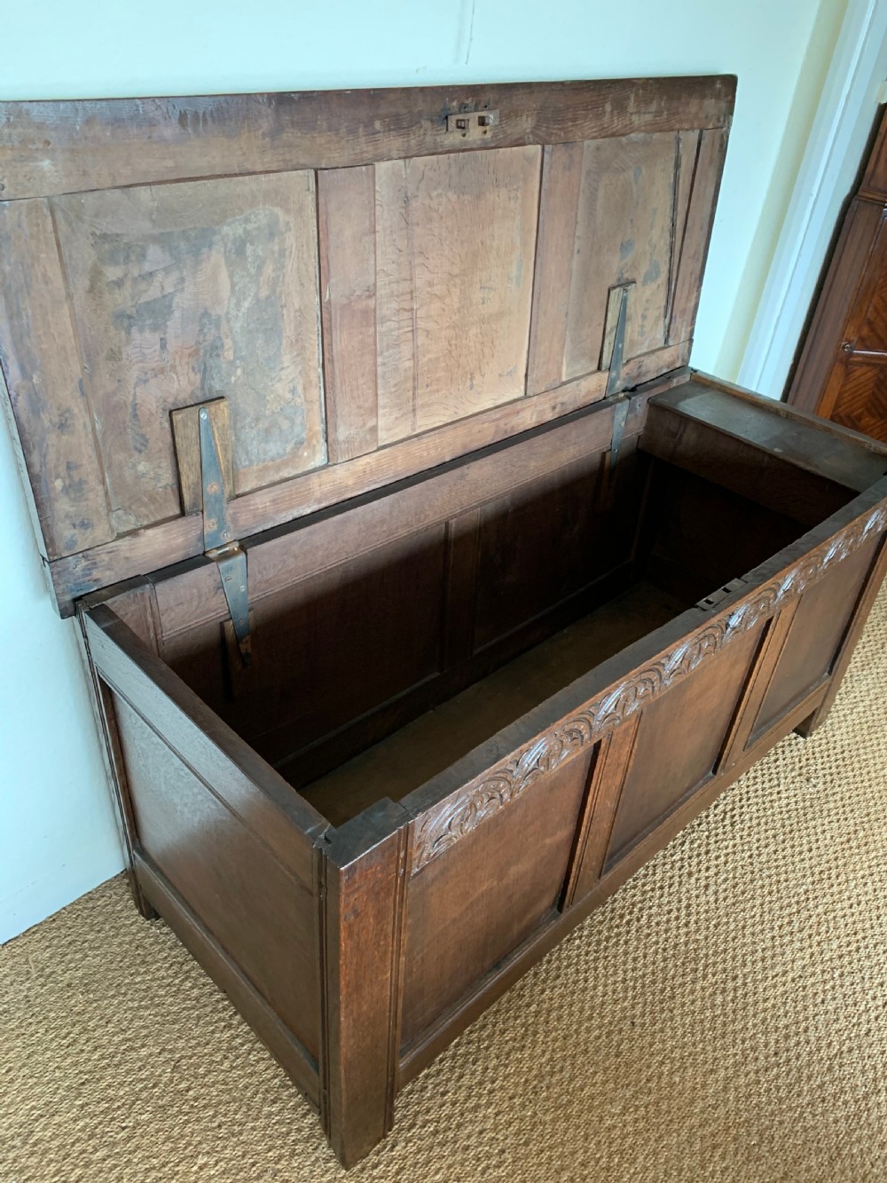 Antique coffer View V