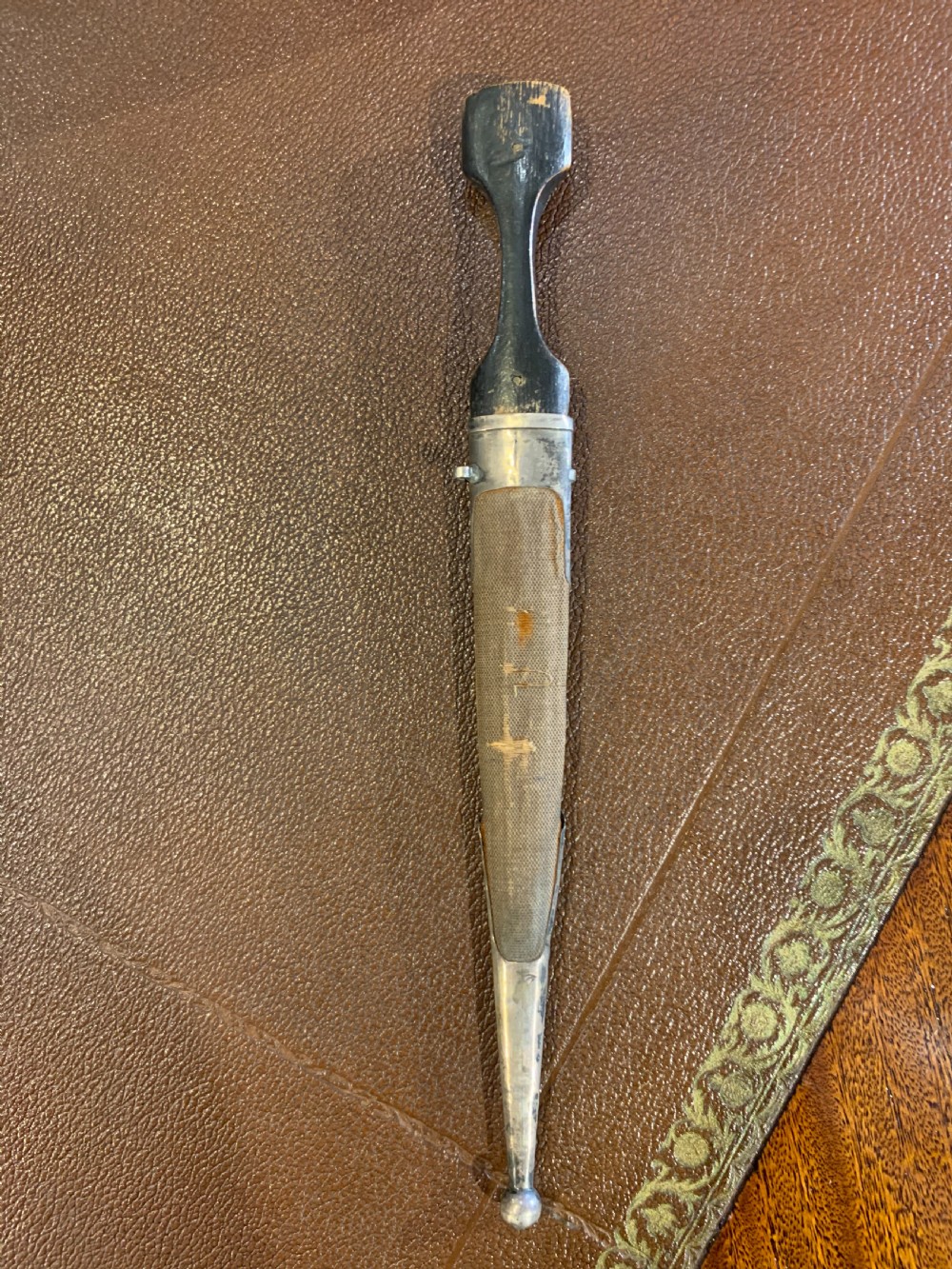 Small Russian dagger with silver mounts   View VIII
