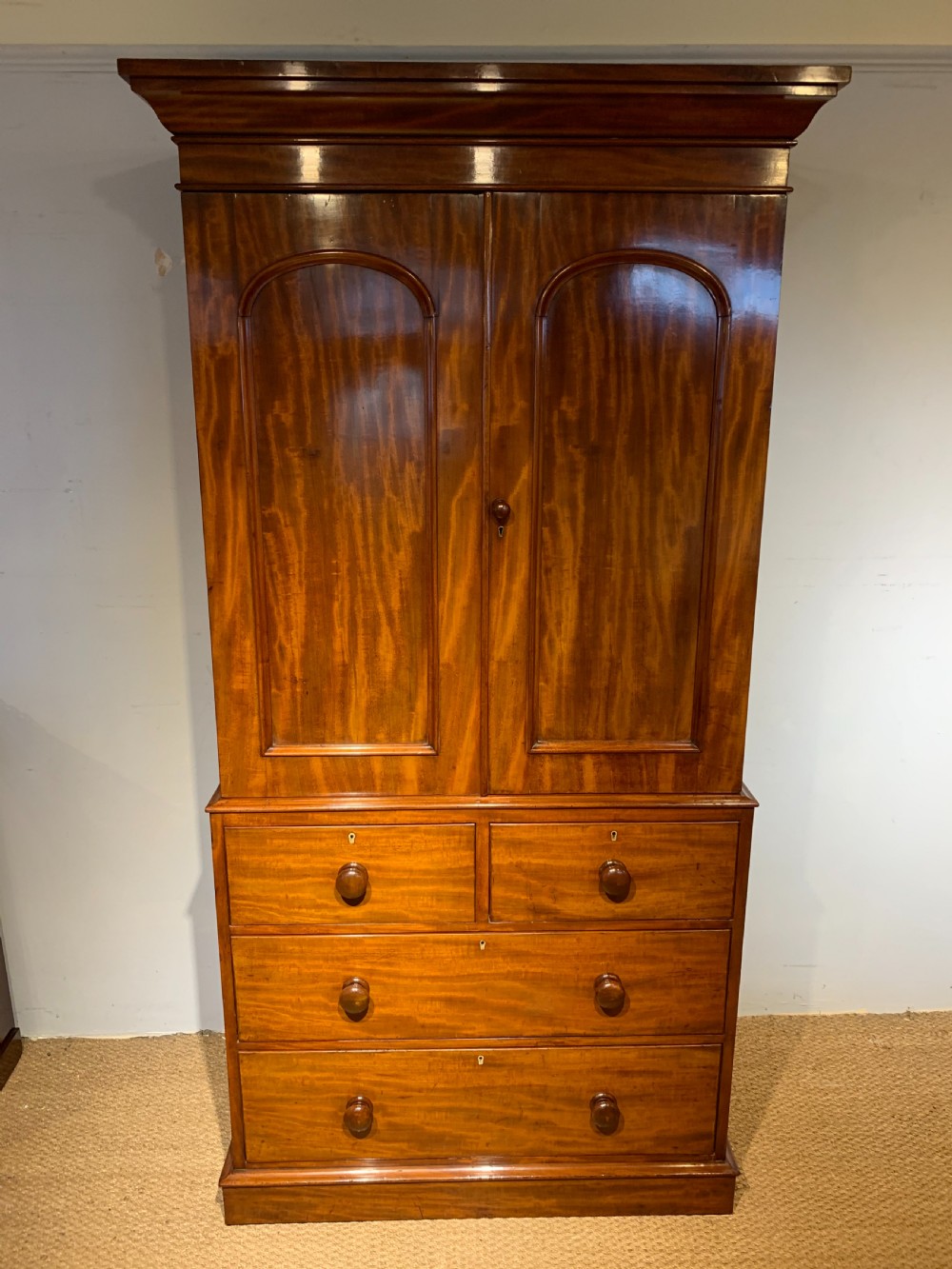 Small Victorian mahogany linen press 