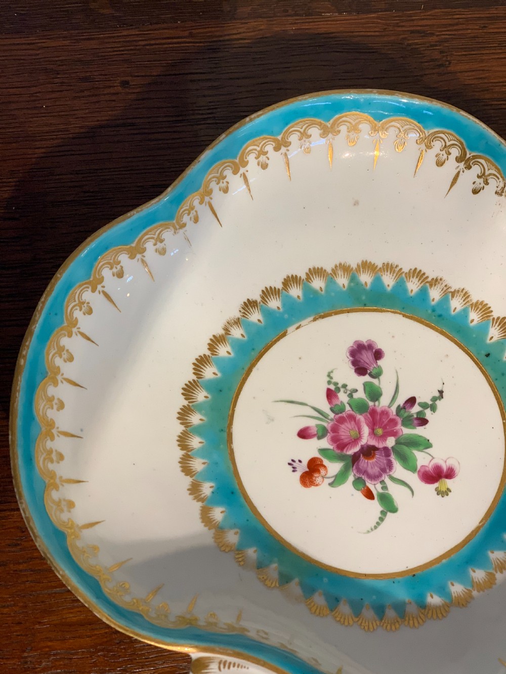 Worcester porcelain shell shaped dish  View IV