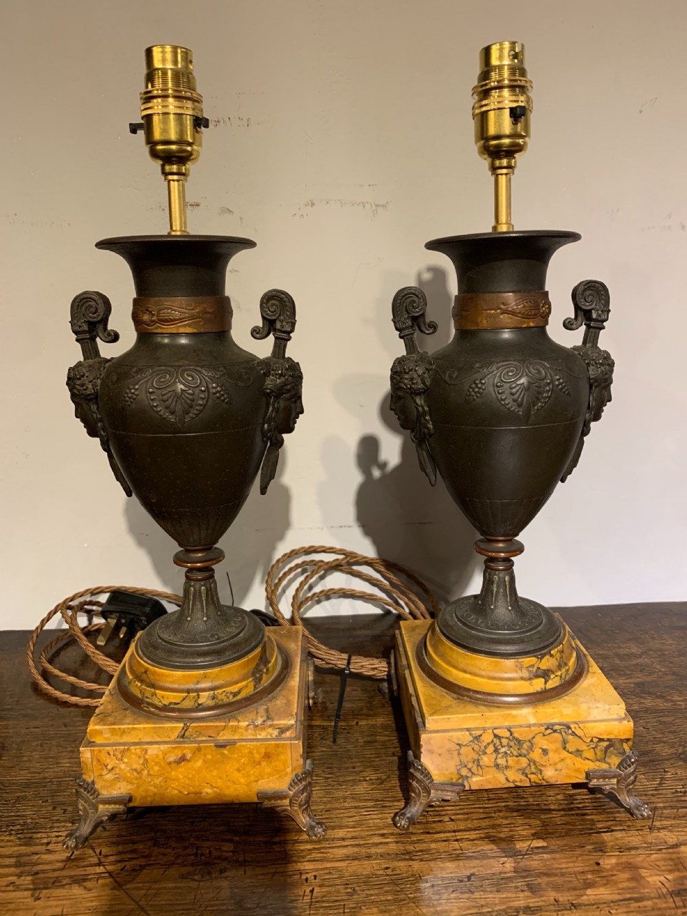 Pair of table lamps 
