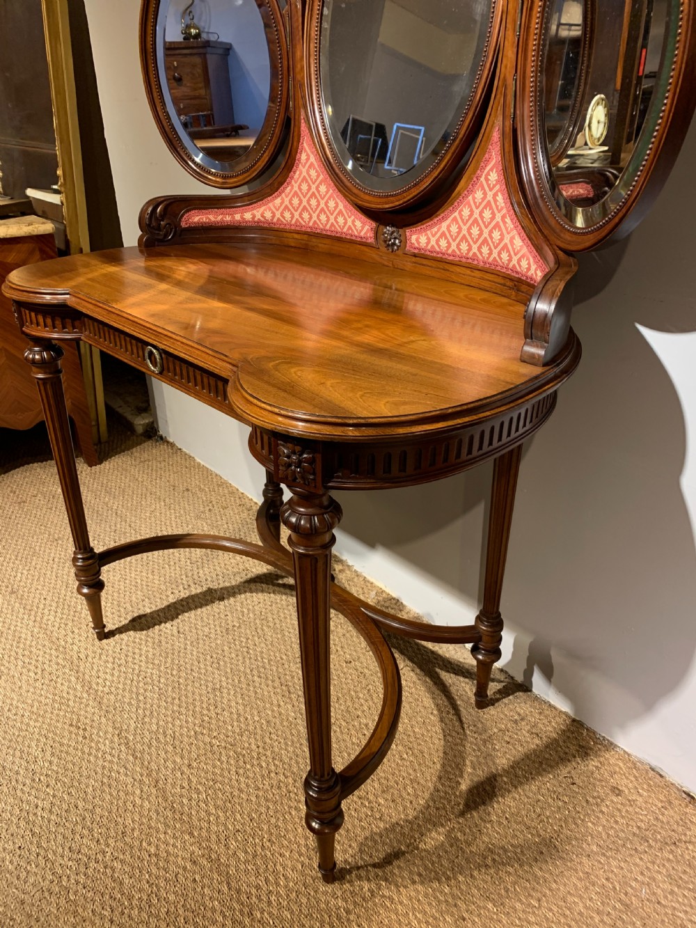 Walnut dressing table  View IX