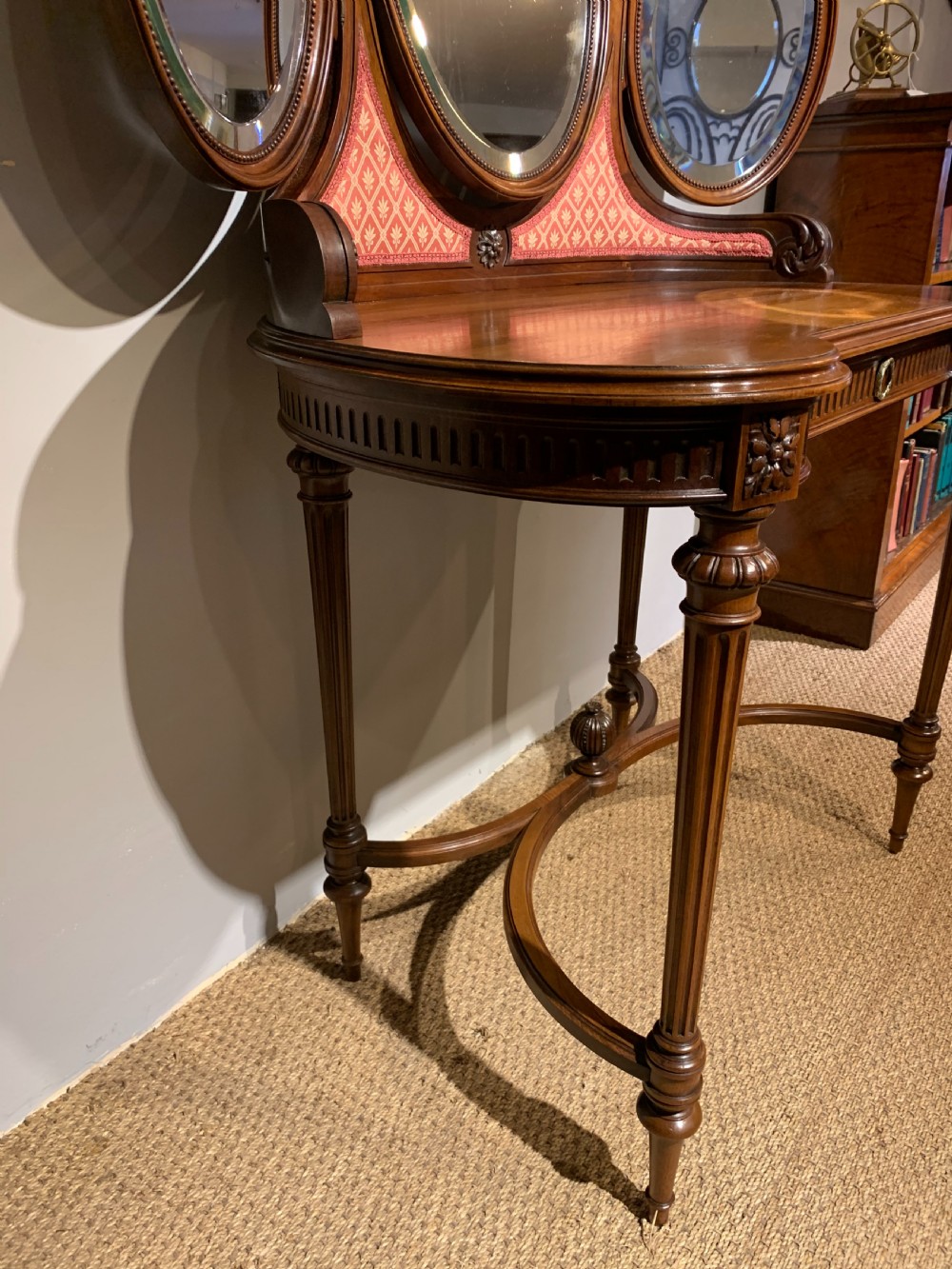 Walnut dressing table  View XIII