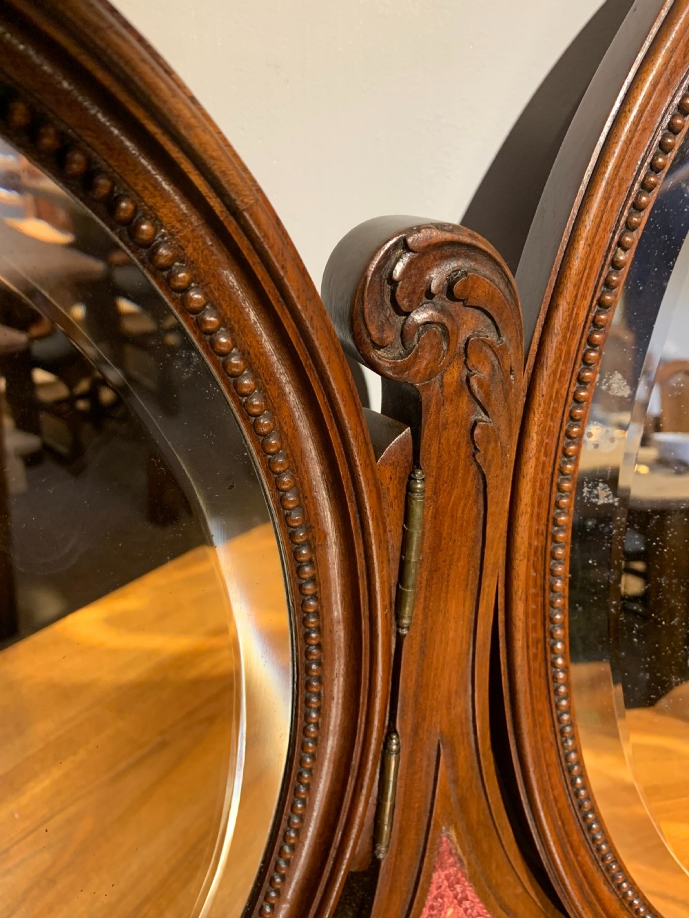 Walnut dressing table  View XIV