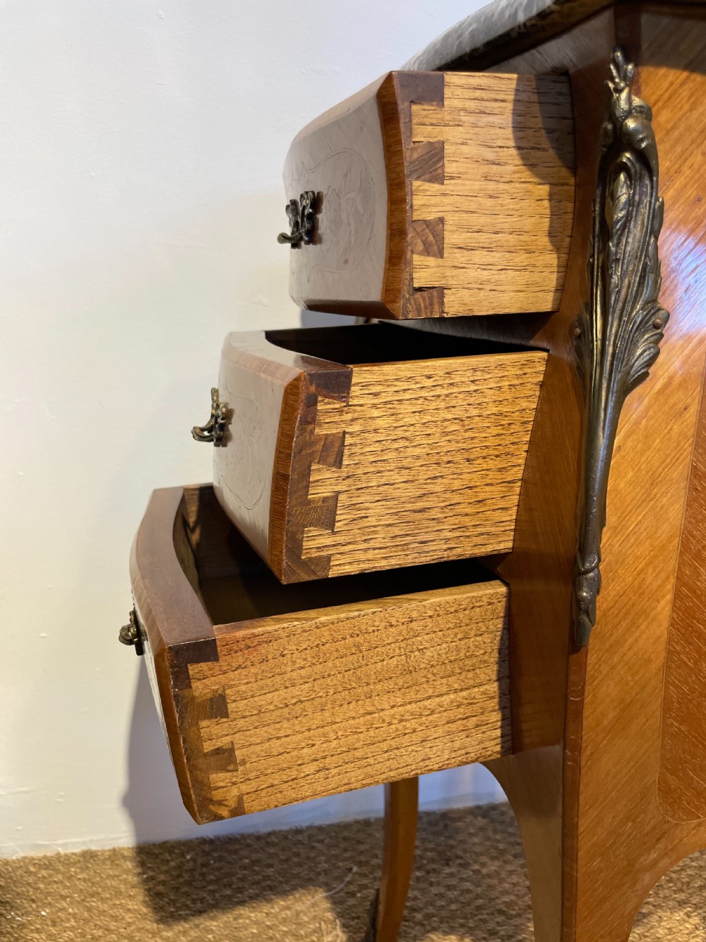 Pair of king wood inlaid bedside cabinets  View VII