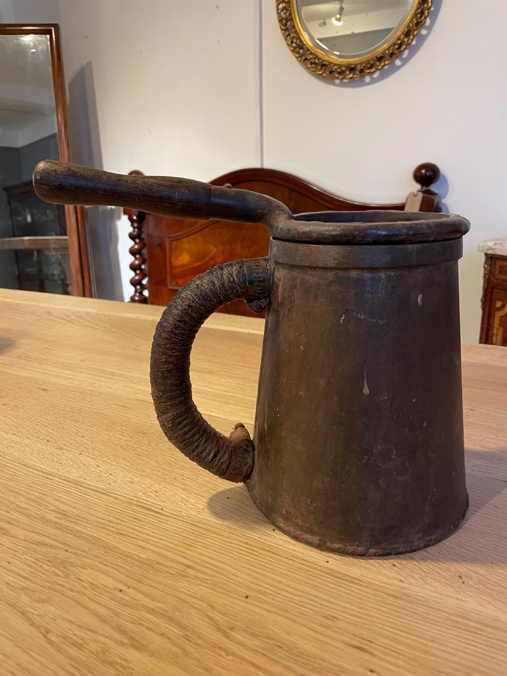 Antique woodworkers glue pot 