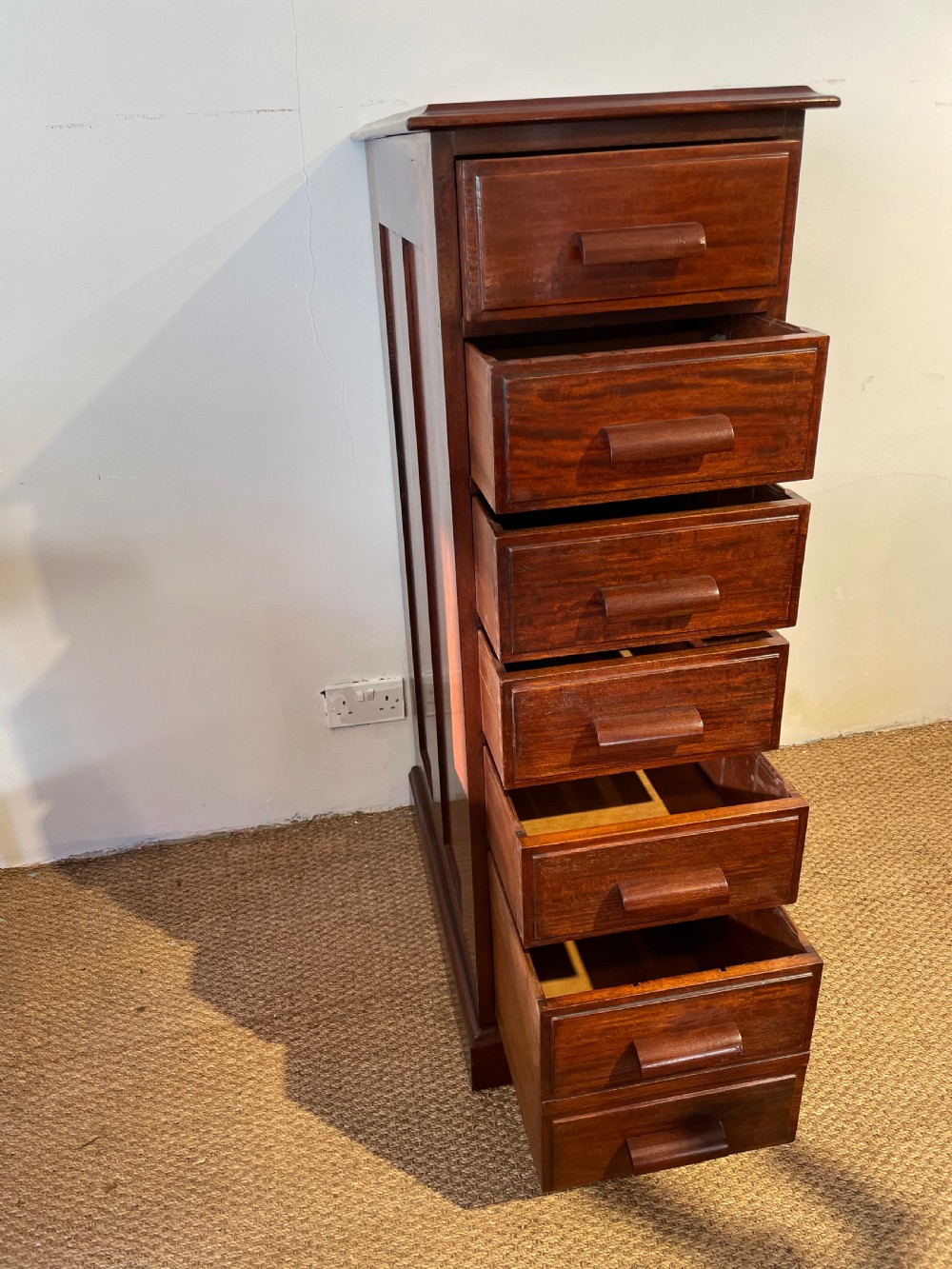 Filing cabinet  View IV
