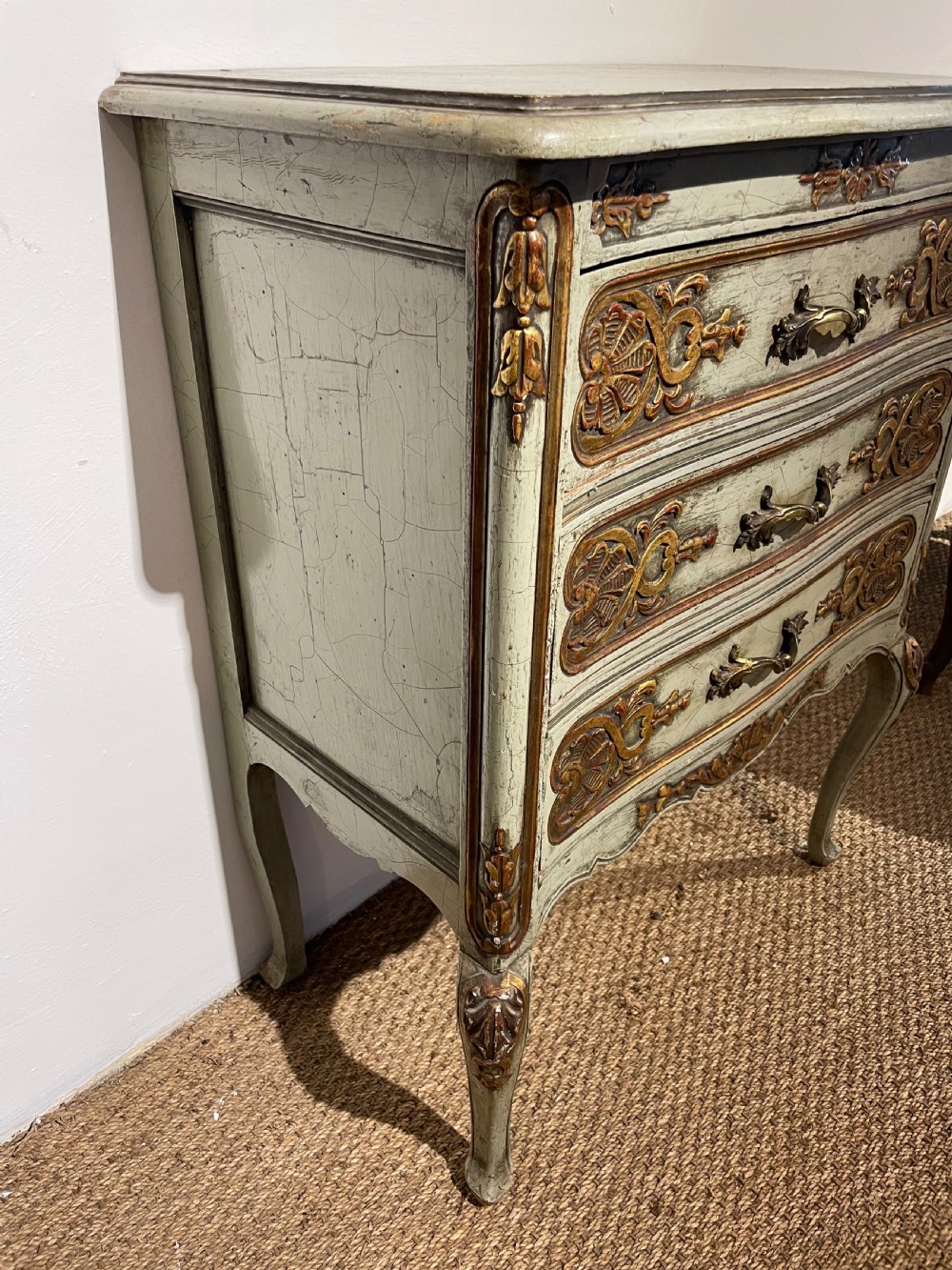 Small lacquered commode / chest of drawers  View III