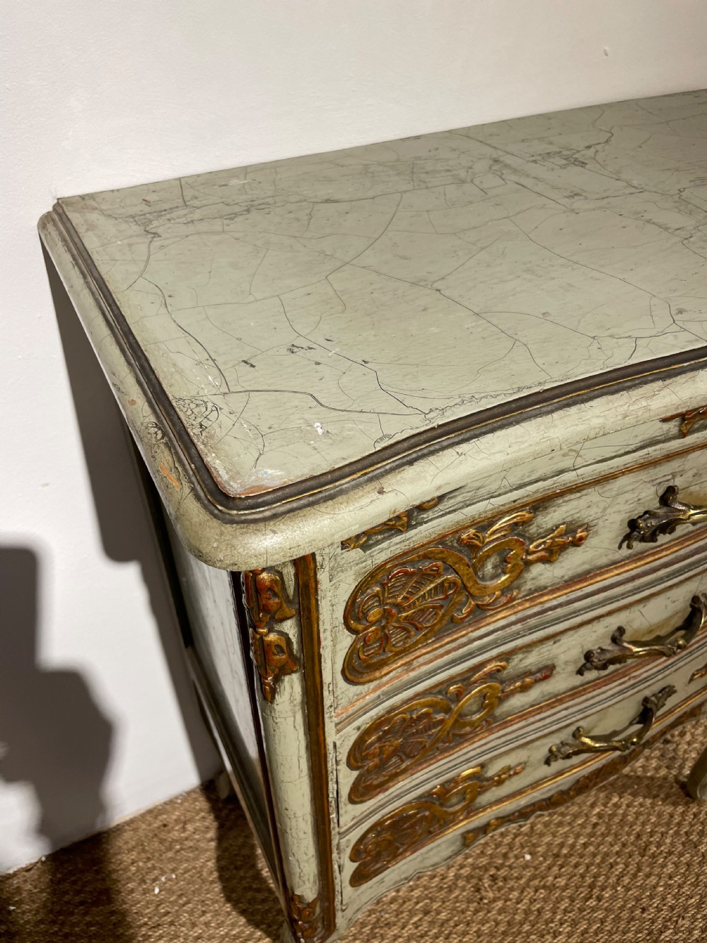 Small lacquered commode / chest of drawers  View V