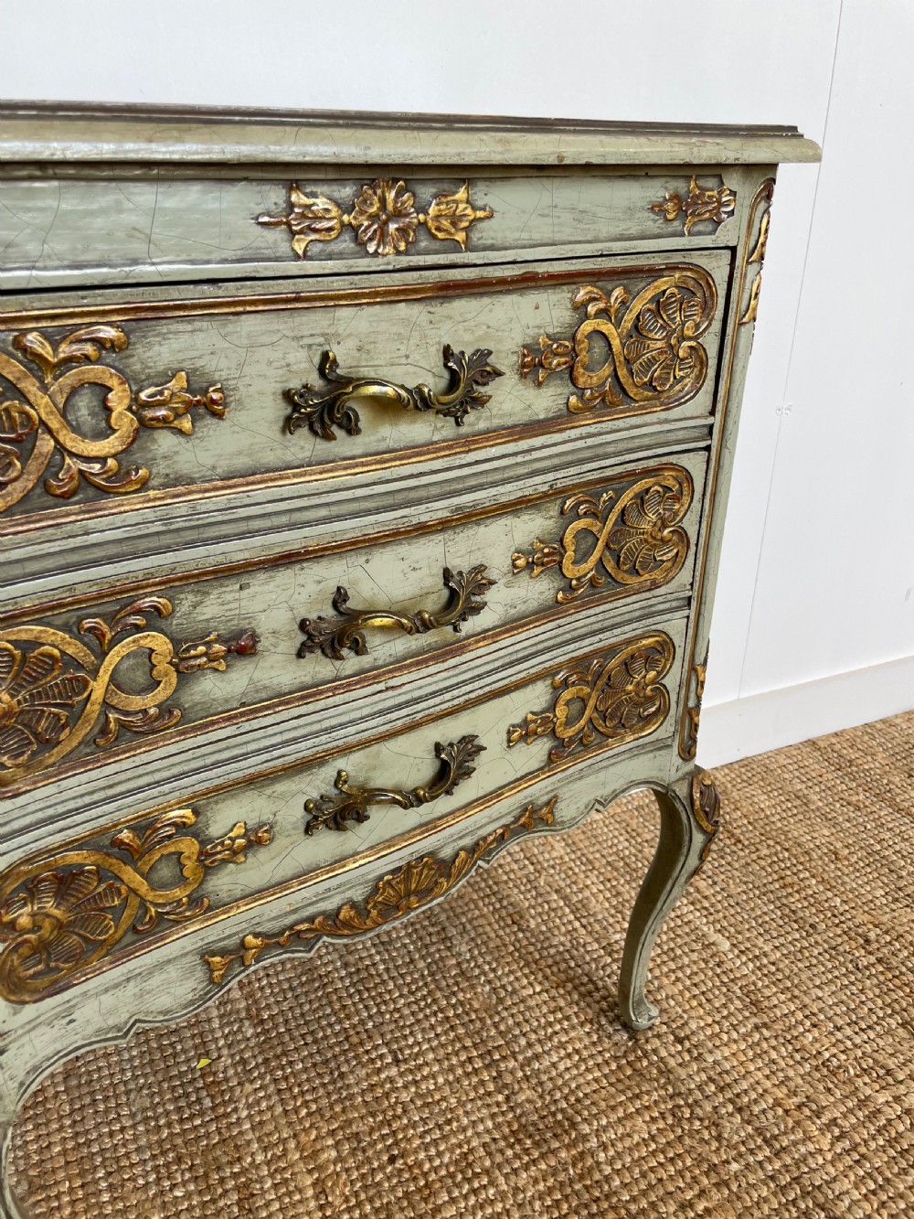 Small lacquered chest of drawers / commode 
 View IV