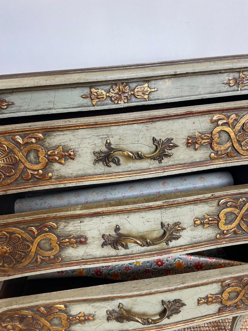 Small lacquered chest of drawers / commode 
 View VI