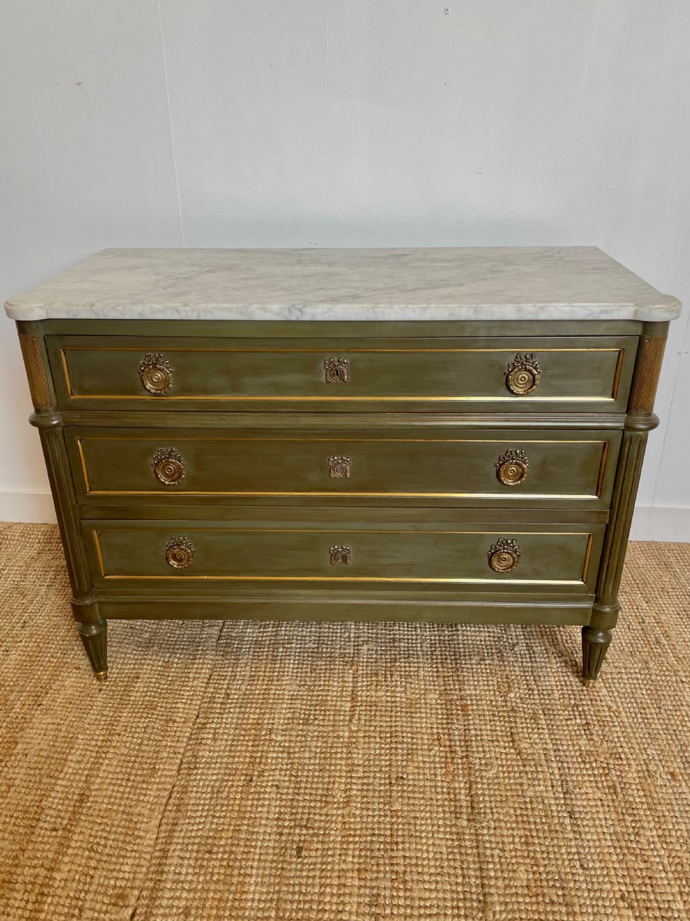 Louis XVI style painted chest of drawers / commode 