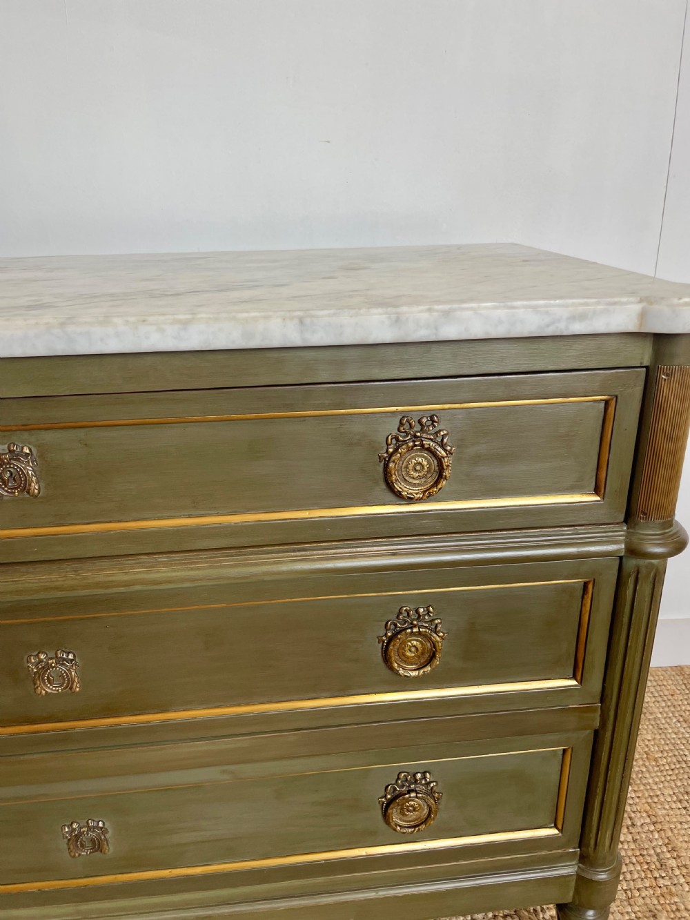 Louis XVI style painted chest of drawers / commode  View V