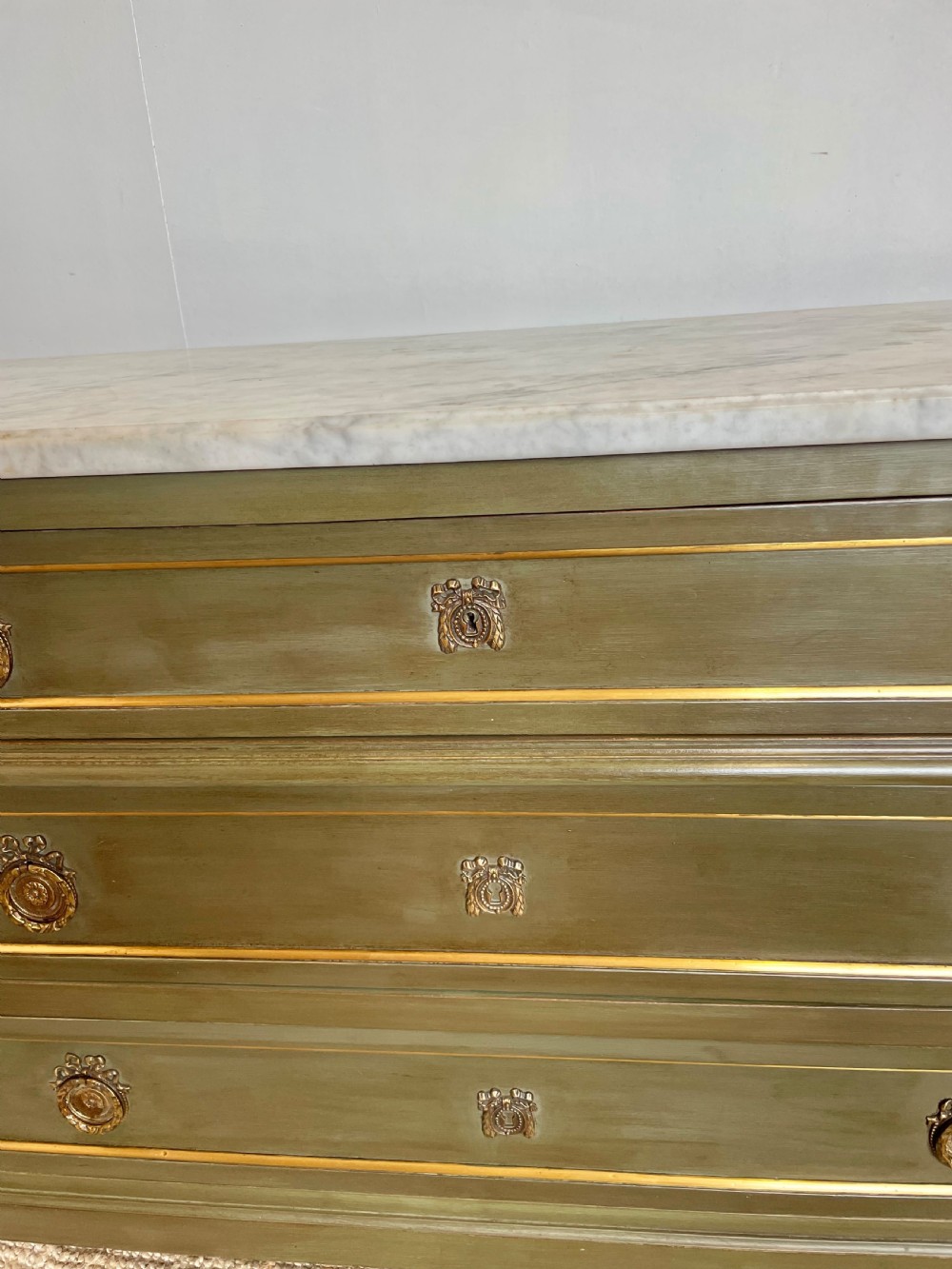 Louis XVI style painted chest of drawers / commode  View VI