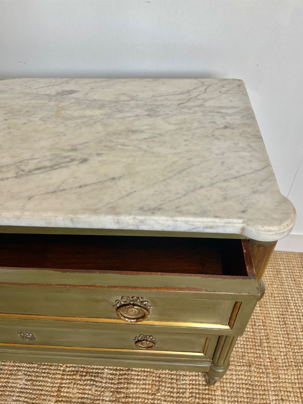Louis XVI style painted chest of drawers / commode  View XII