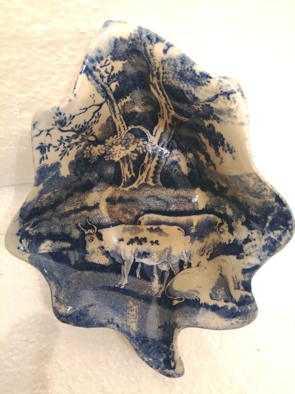 A leaf-shaped Georgian porcelain dish featuring a cobalt blue underglaze transfer print depicting cattle beneath trees. View III