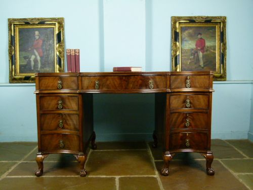 fig 3. Superb Quality Edwardian Mahogany Serpentine Pedestal Desk