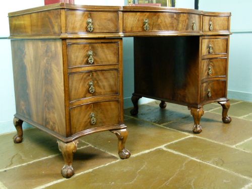 Superb Quality Edwardian Mahogany Serpentine Pedestal Desk