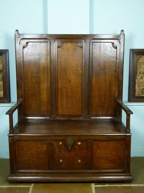 Charming Victorian Carved Oak Settle Bench with Chest