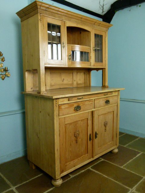 Pretty Victorian Antique Pine Dresser
