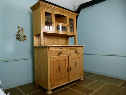 fig 3. Pretty Victorian Antique Pine Dresser
