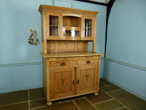 fig 4. Pretty Victorian Antique Pine Dresser