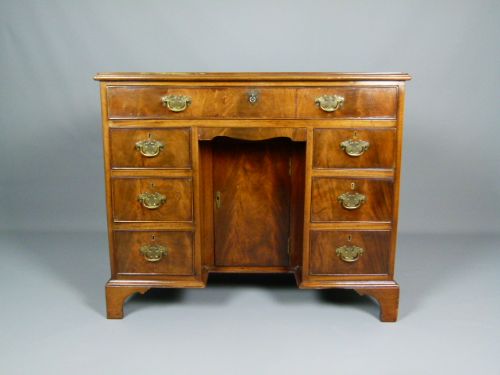 fig 1. Victorian Mahogany Kneehole Desk/Dressing Table