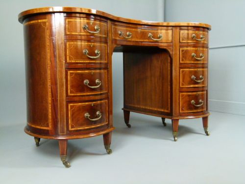 Superb Edwardian Mahogany Kidney Shaped Desk
