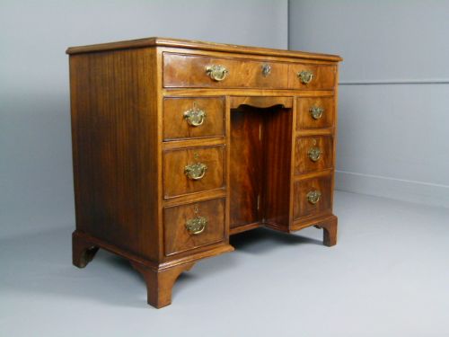 Victorian Mahogany Kneehole Desk/dressing Table
