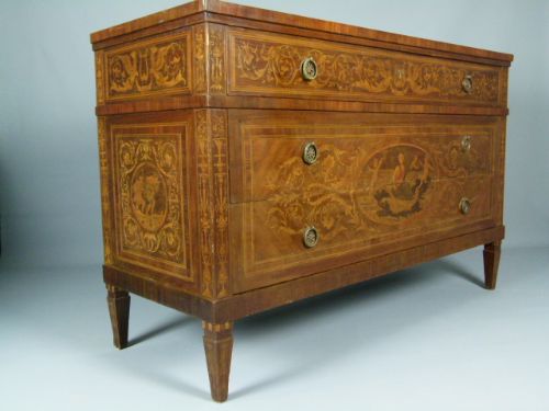 Fine Italian Neo-classical Kingwood & Marquetry Commode Chest of Drawers.