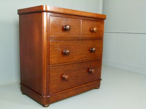 Delightful Victorian Small Mahogany Chest of Drawers