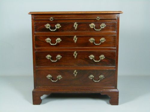 Elegant Georgian Mahogany Small Chest of Drawers