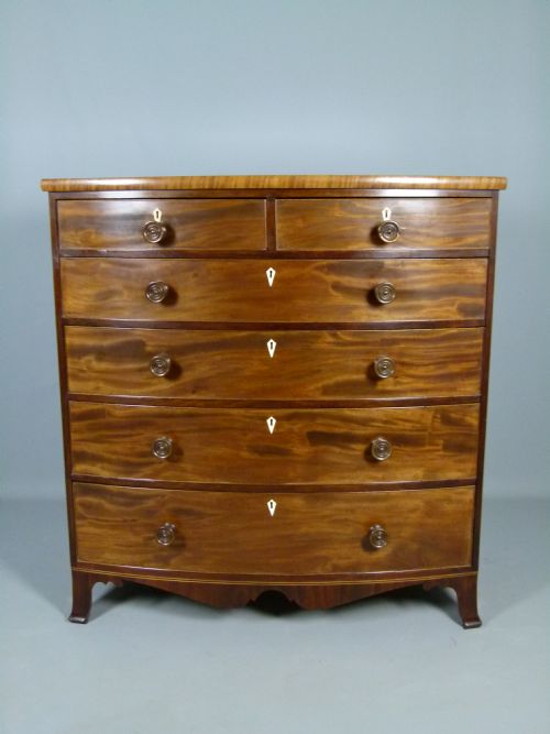 Fine Regency Mahogany Bow-front Chest of Drawers