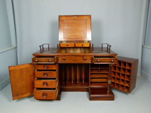 Fine Quality Victorian Mahogany Desk