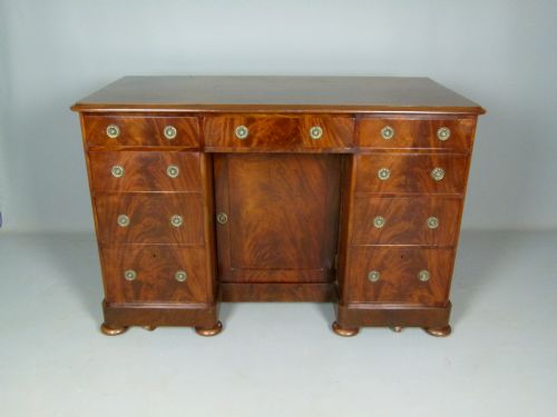 Superb Quality Victorian Flame Mahogany Desk.