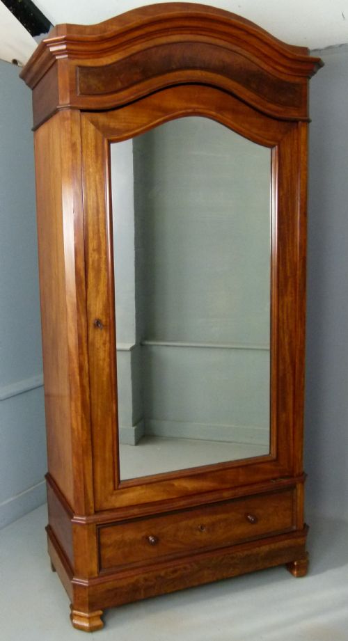 Elegant 19th.c French Mahogany Mirrored Armoire