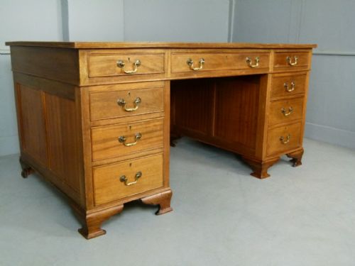 Quality Early 20th Century Light Mahogany Pedestal Desk C1920