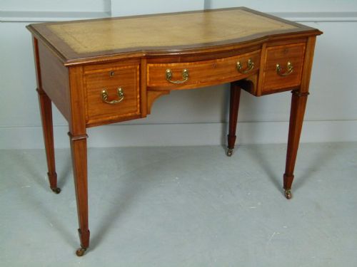 Elegant Edwardian Mahogany Writing Table / Desk