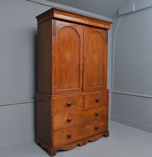 Elegant Early Victorian Mahogany Linen-press