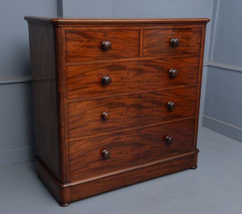 Handsome Victorian Mahogany Chest of Drawers