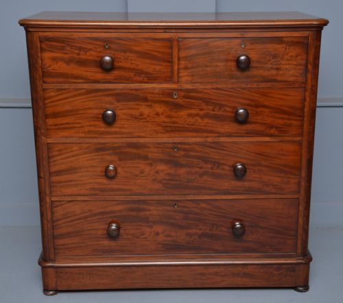 Handsome Victorian Mahogany Chest of Drawers