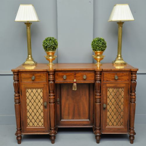 Elegant William IV Mahogany Sideboard