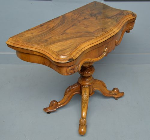Stunning Victorian Highly Figured Walnut Card Table