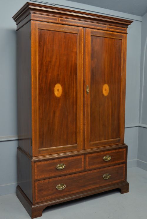 Elegant Edwardian Inlaid Mahogany Wardrobe