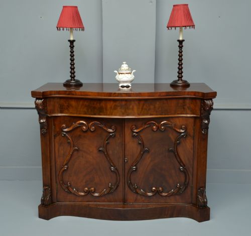 Elegant Victorian Mahogany Serpentine Chiffonier / Cabinet / Sideboard