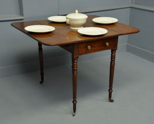 Elegant Regency Mahogany Pembroke Dining / Side Table