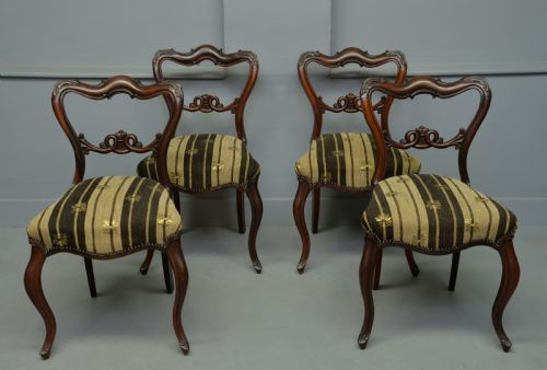 Superb Victorian Set of Four Rosewood Dining Chairs