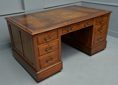 Early 20th Century Mahogany Pedestal Desk C.1920