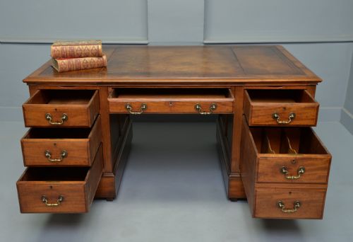fig 3. Early 20th Century Mahogany Pedestal Desk c.1920