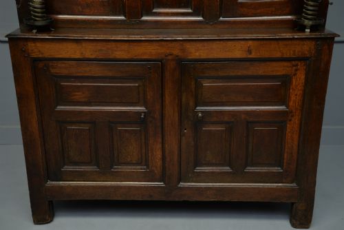 fig 3. Small Early 18th Century Oak Cwpwrdd Deuddarn Or Two Part Cupboard